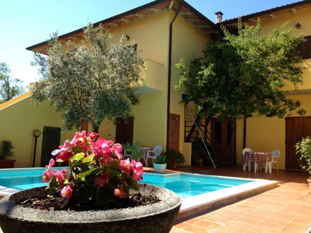 Il Porto Aparthotel Tuoro sul Trasimeno Exterior foto