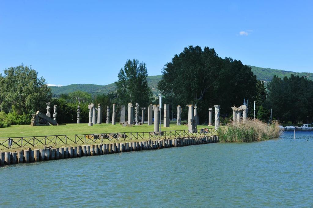 Il Porto Aparthotel Tuoro sul Trasimeno Exterior foto