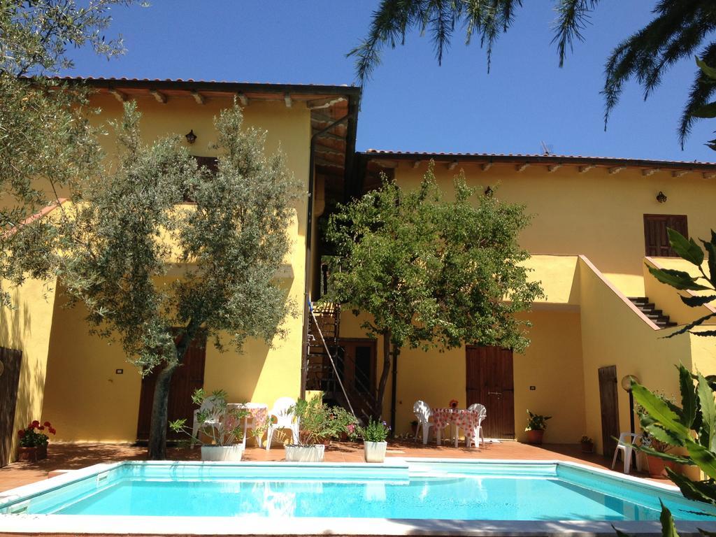 Il Porto Aparthotel Tuoro sul Trasimeno Exterior foto